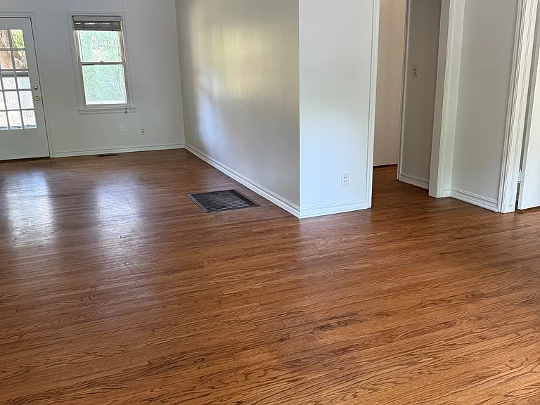 1115 Caddell Ln — Photo 2