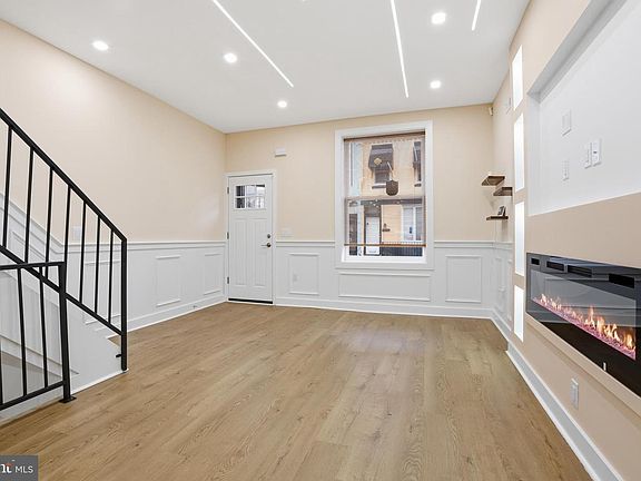 2nd image of 2018 W Boston St
