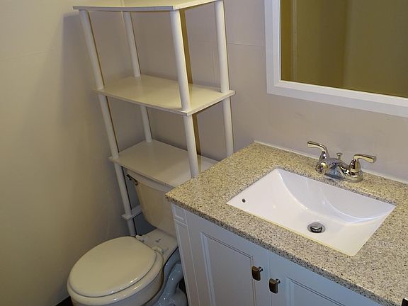 4th image of 200 Heritage Cir