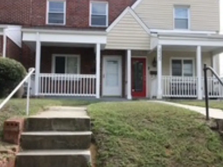 3337 Clay St NE — Photo 2