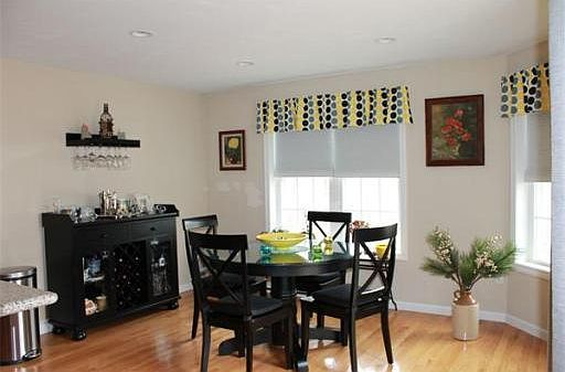 3rd image of 21 Honeysuckle Rd