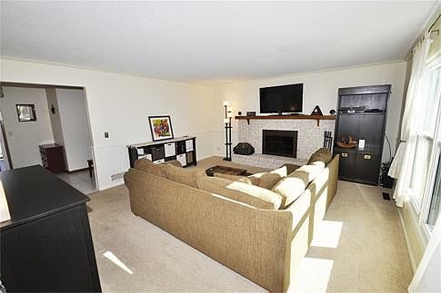 5th image of 3197 Canterbury Cir