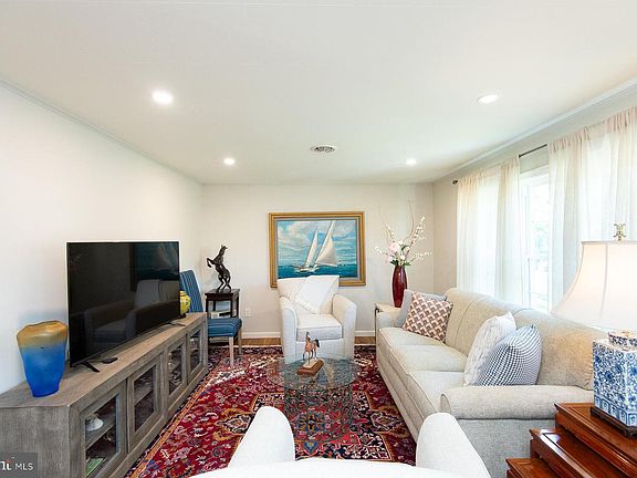 4th image of 412 Salmon Ave