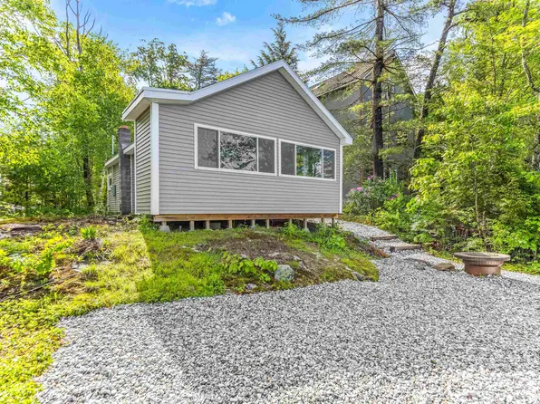 33 Governors Drive, Raymond, NH 03077