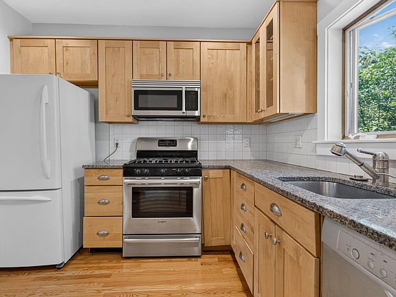 5th image of 22 Berkeley St #B