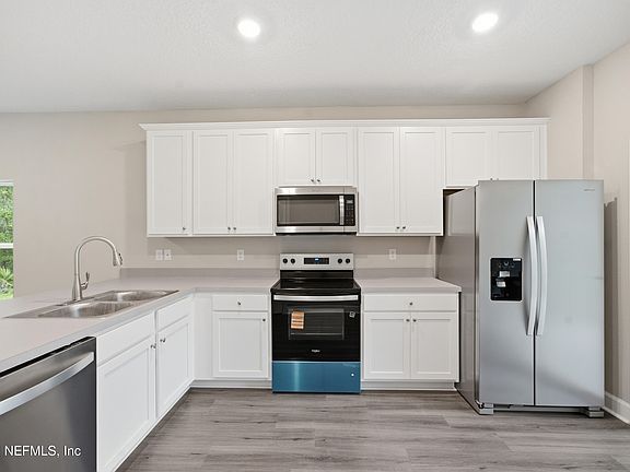4th image of 8763 SUSIE Street