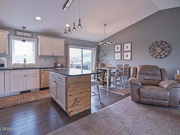 4th image of 5583 Madison Cir
