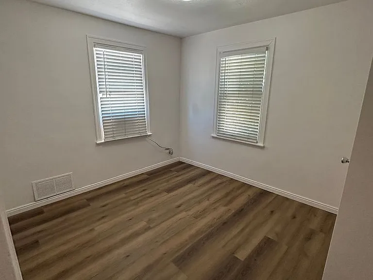 345 N 300 W — Photo 5