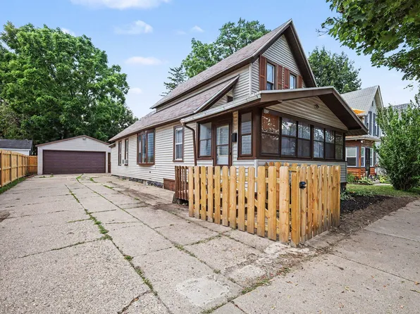 1015 Jennette Ave NW, Grand Rapids, MI 49504