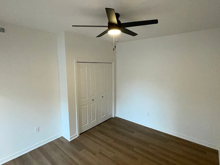 Forest Ave Rowhomes — Photo 7