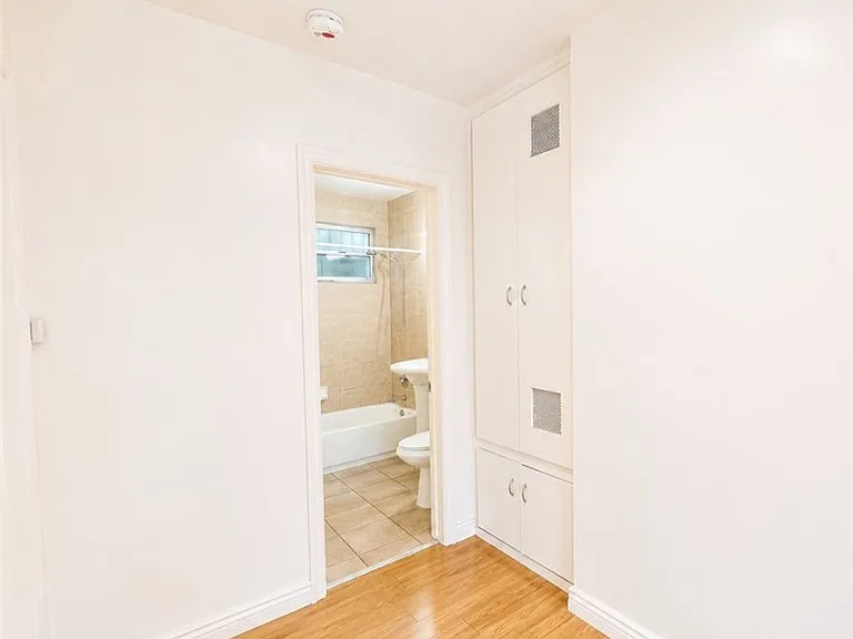 1372 W 36th St #3 — Photo 5
