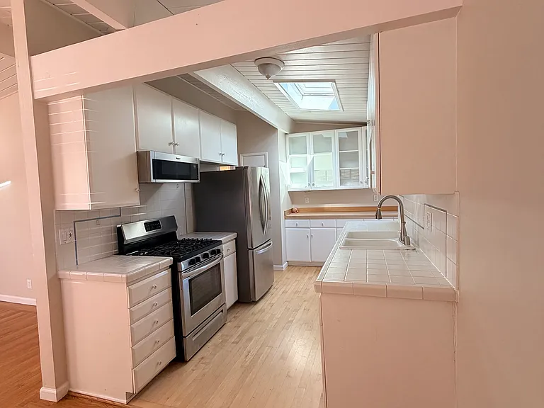 852 Pine Ave — Photo 14
