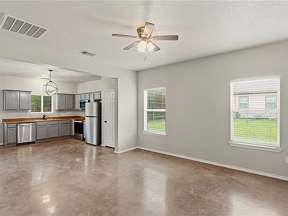 4th image of 147 Rosedale Ave