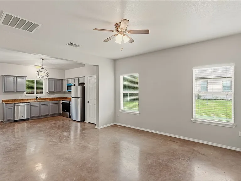 147 Rosedale Ave — Photo 4