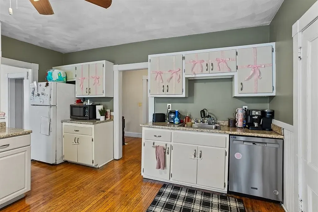 5 bed, 1560 sqft, $3,500 — Photo 3