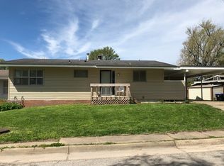 7021 SW Towerview Ln, Topeka, KS 66619