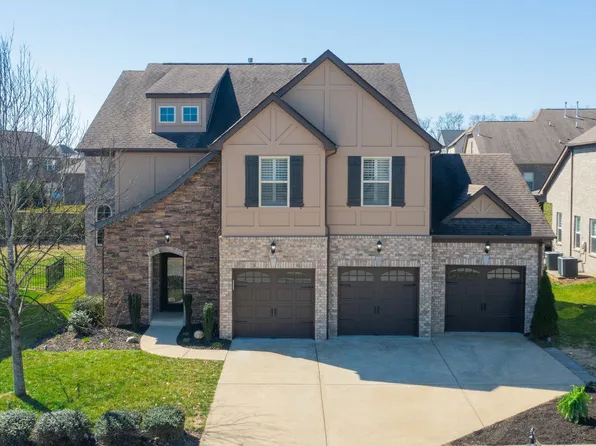 2203 Chaucer Park Ln, Thompsons Station, TN 37179