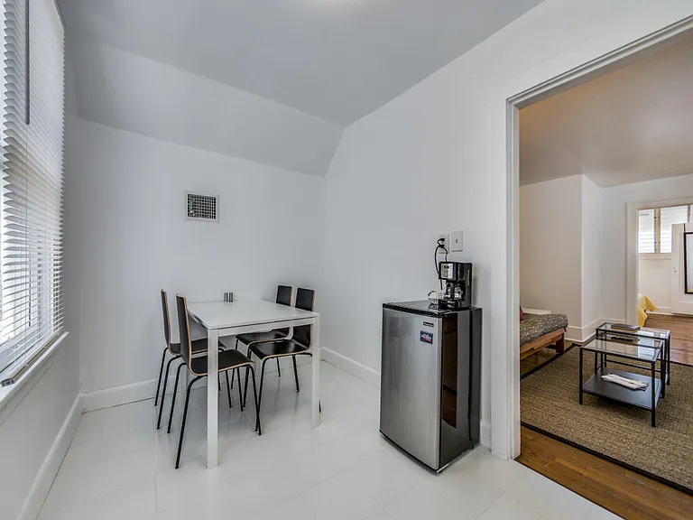 508 E Dewey Pl #4 — Photo 2