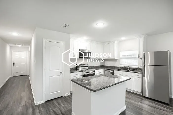 2034 Clay St — Photo 5