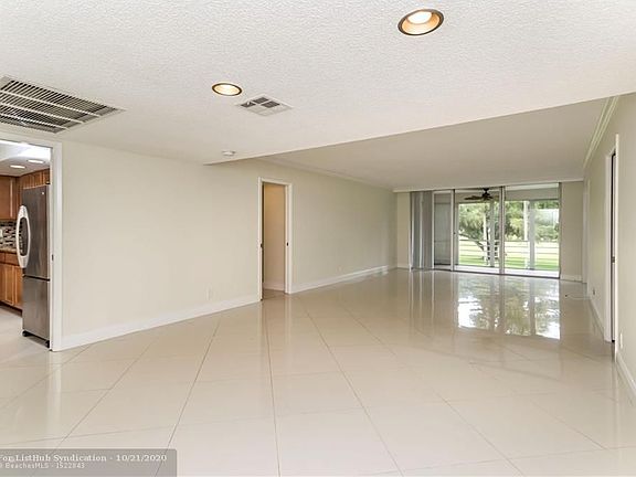 4th image of 3800 Oaks Clubhouse Dr APT 209