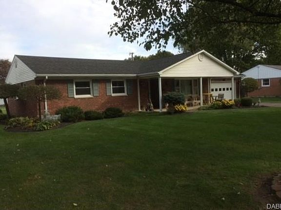 3rd image of 13 Greenmoor Dr
