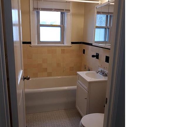 2nd image of 529 N Main St APT 206