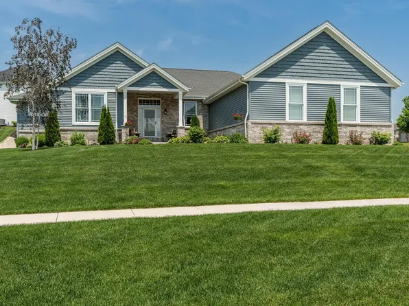465 Old Orchard Ln, Poplar Grove, IL 61065