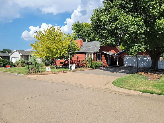 2nd image of 807 Moundview Ave