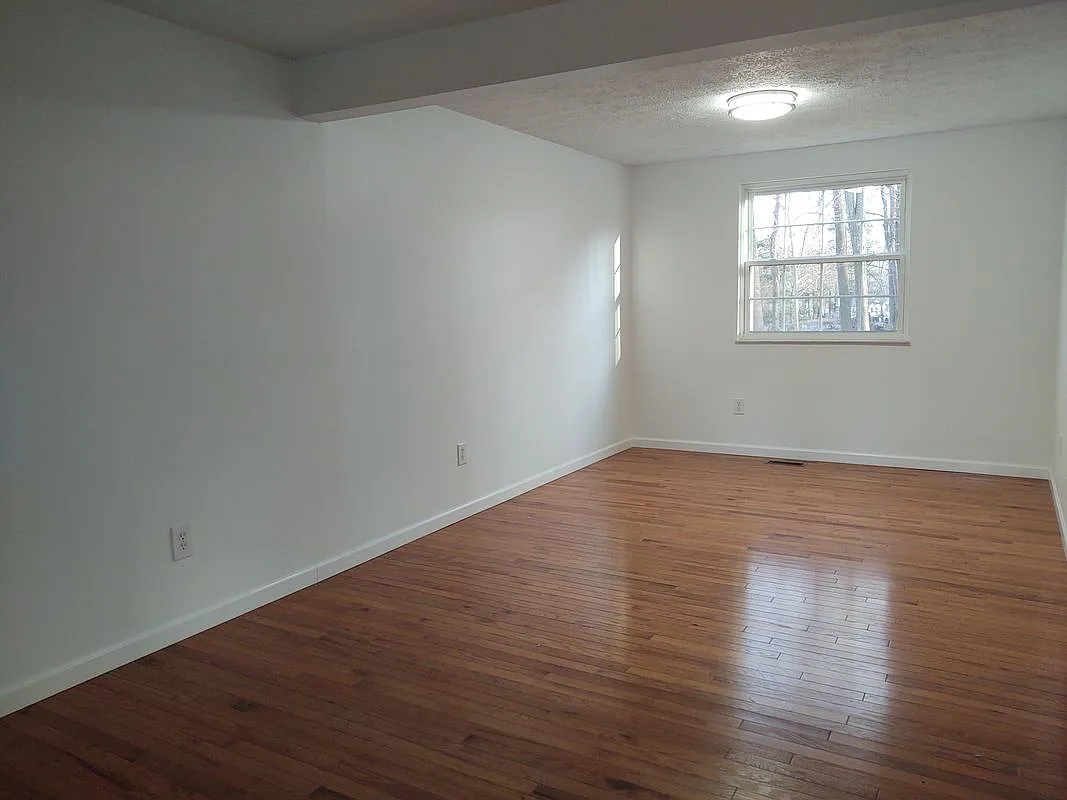4 bed, 3.0 bath, 2346 sqft, $3,800 — Photo 4
