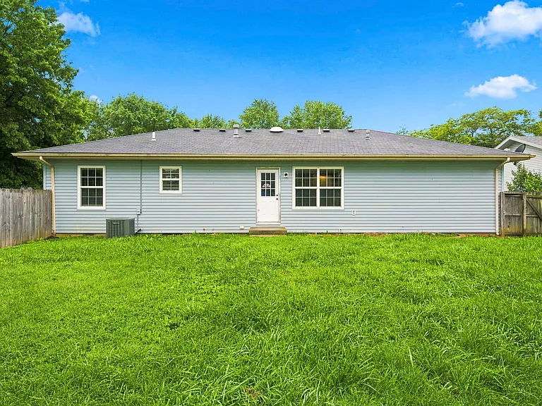 511 E Dyann Dr — Photo 19