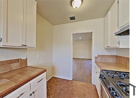 5th image of 7125 Cozycroft Ave