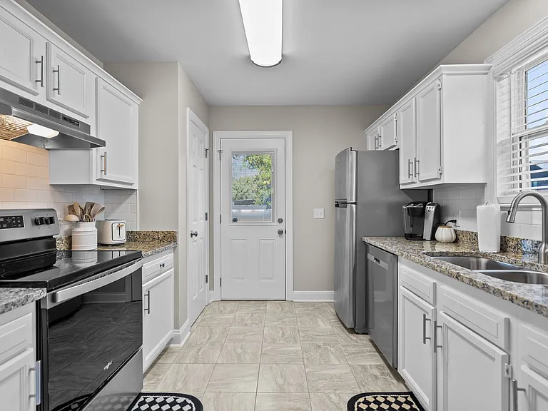 1215 Wooster St — Photo 18