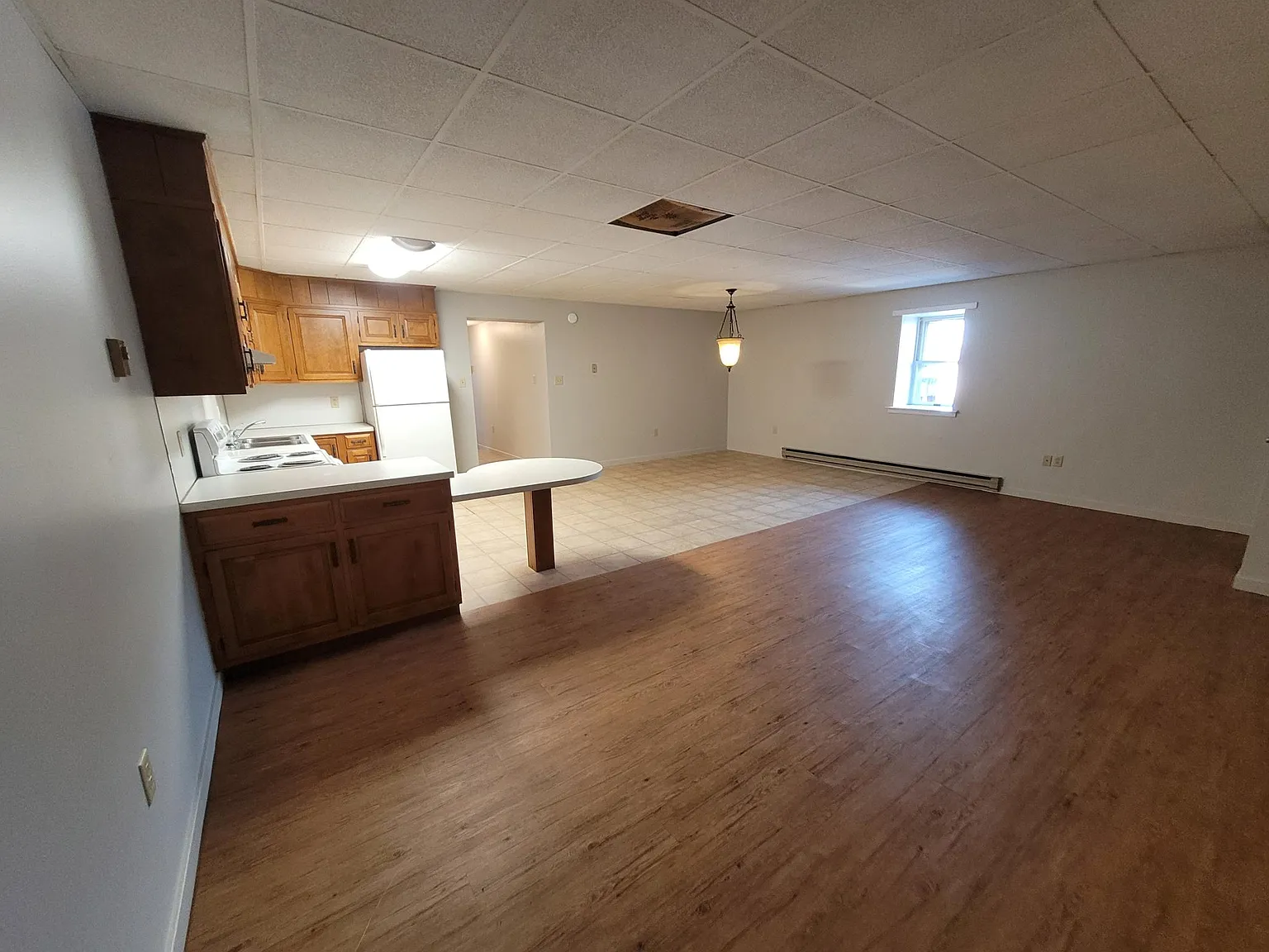 2 bed, 1100 sqft, $1,300 — Photo 2