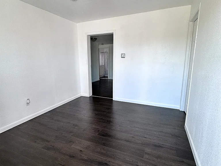 23510 W Ellis Ave — Photo 2