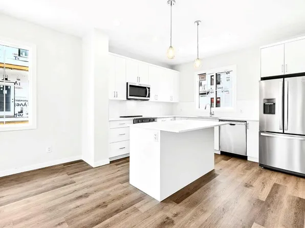 40 E Creekside Way SW #101, Calgary, AB T2X 4A9