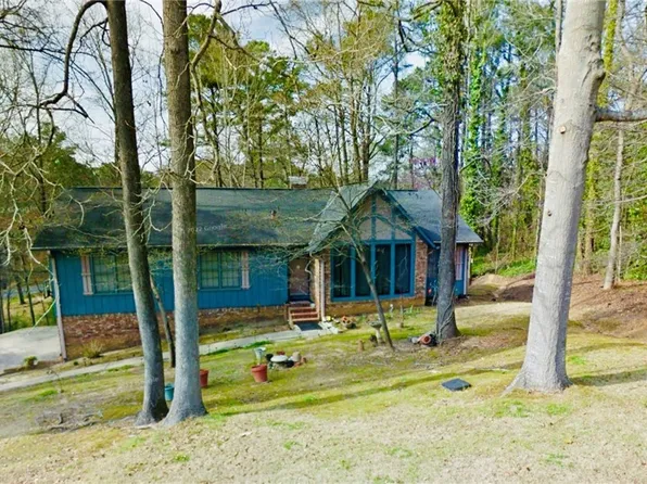 1704 Edgewater Ct, Northport, AL 35473