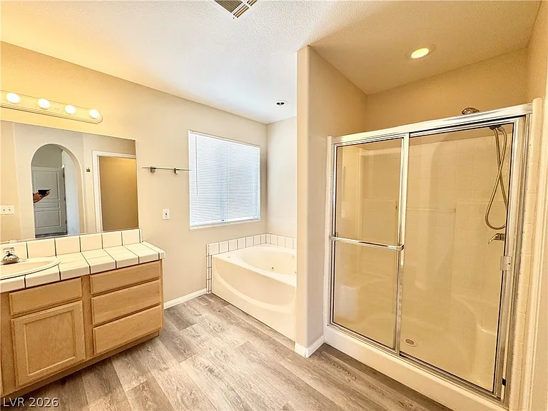 2671 N Murphy St — Photo 9
