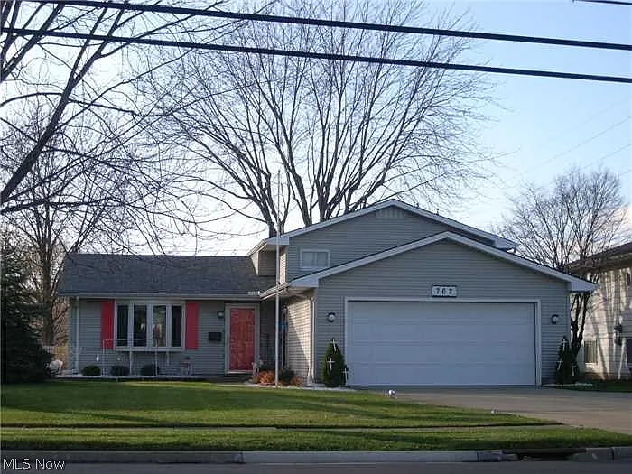 762 Abbe Rd N photo 1