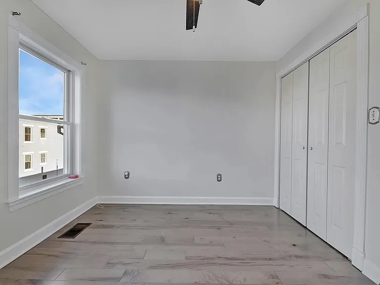 639 20th St NE — Photo 5