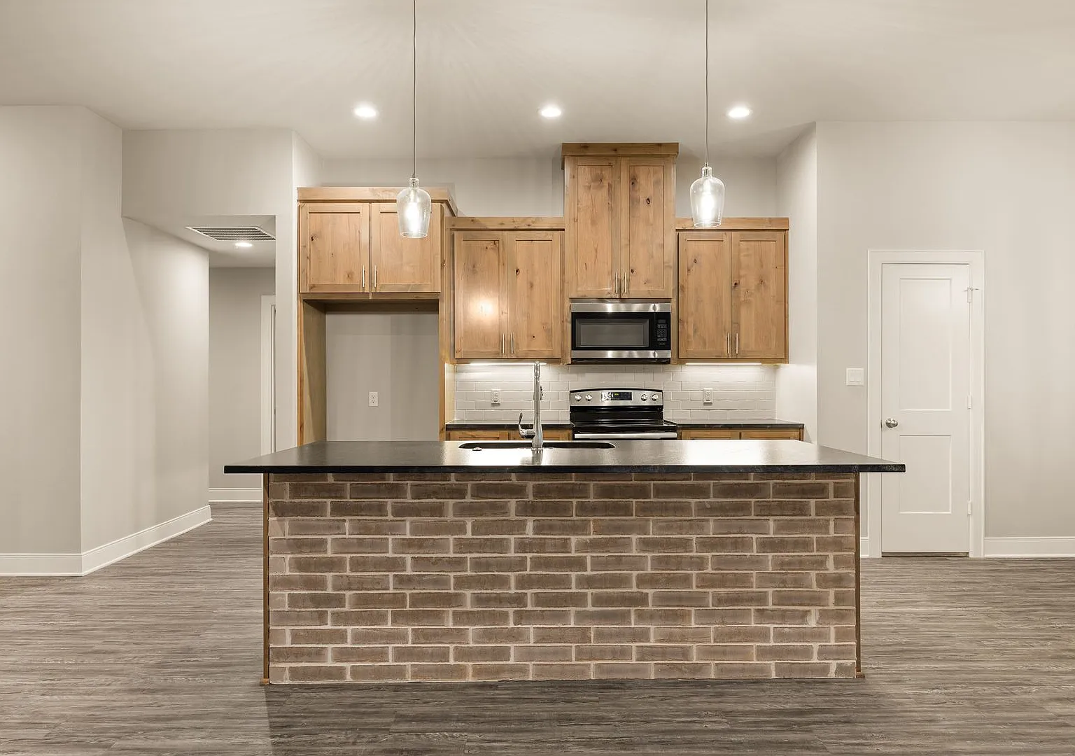 Gorgeous 4 bedroom in South Tyler — Photo 2