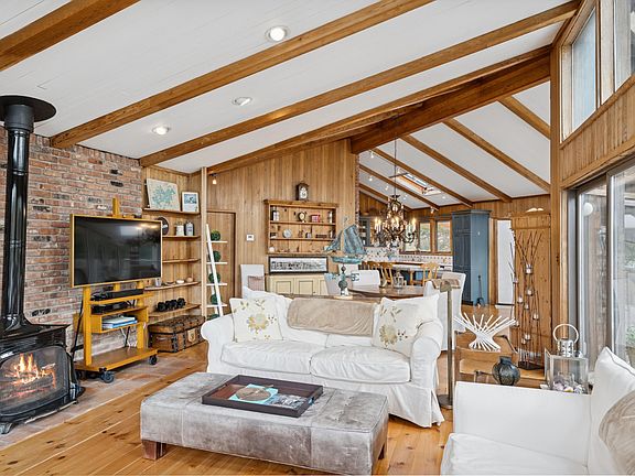4th image of 27 Lake View Ct
