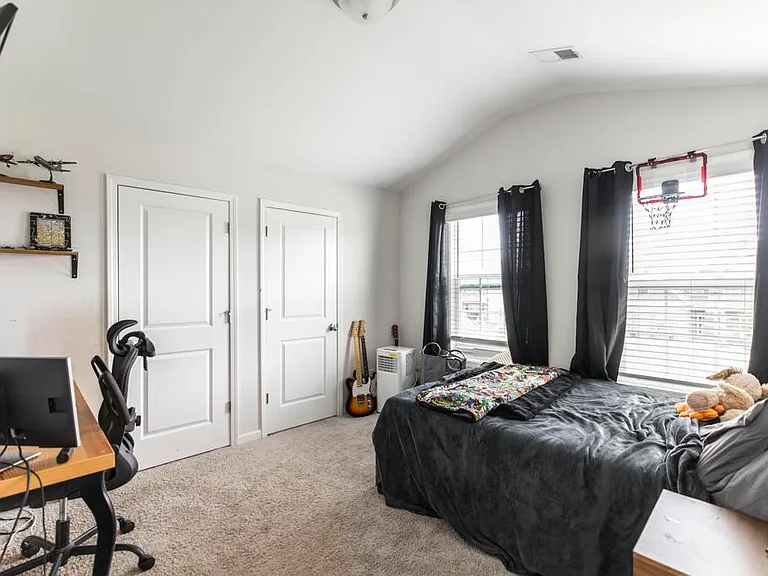 105 Pearl Moss Ln — Photo 32