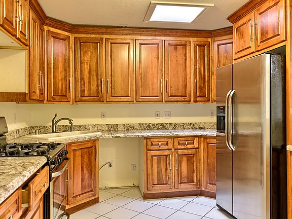 4th image of 7604 Parkland Dr