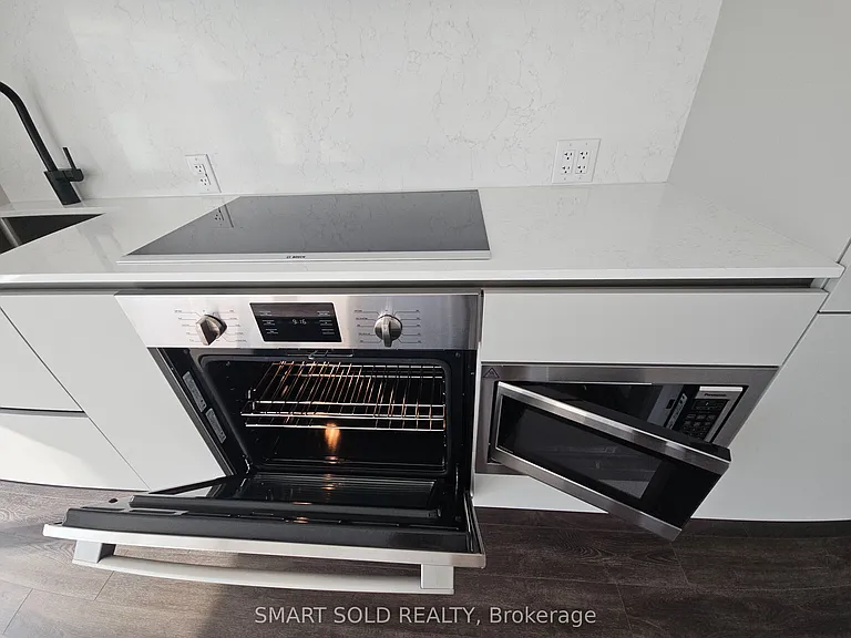 609 Sherbourne St #702 — Photo 9