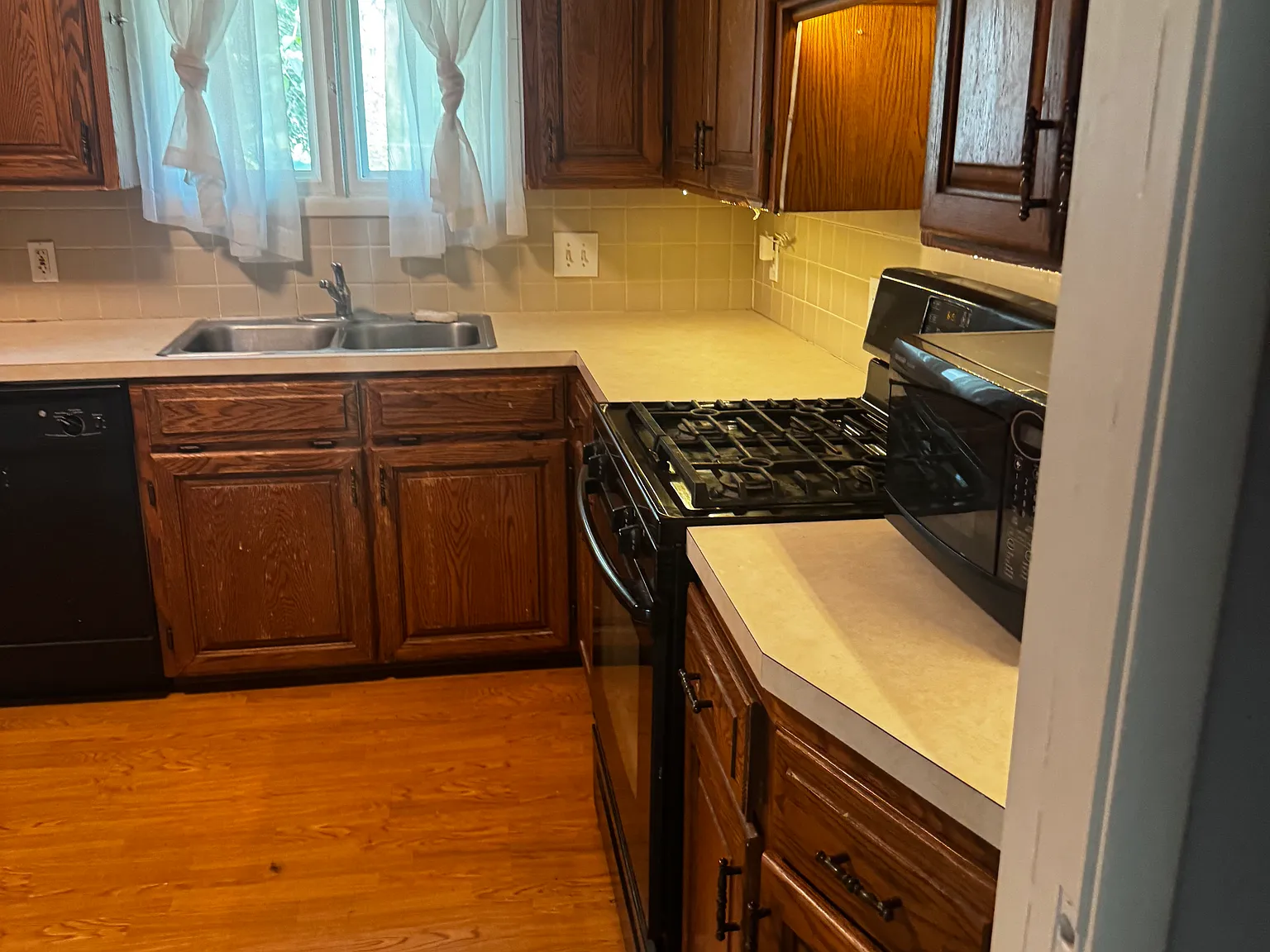 3 bed, 1250 sqft, $1,800 — Photo 4