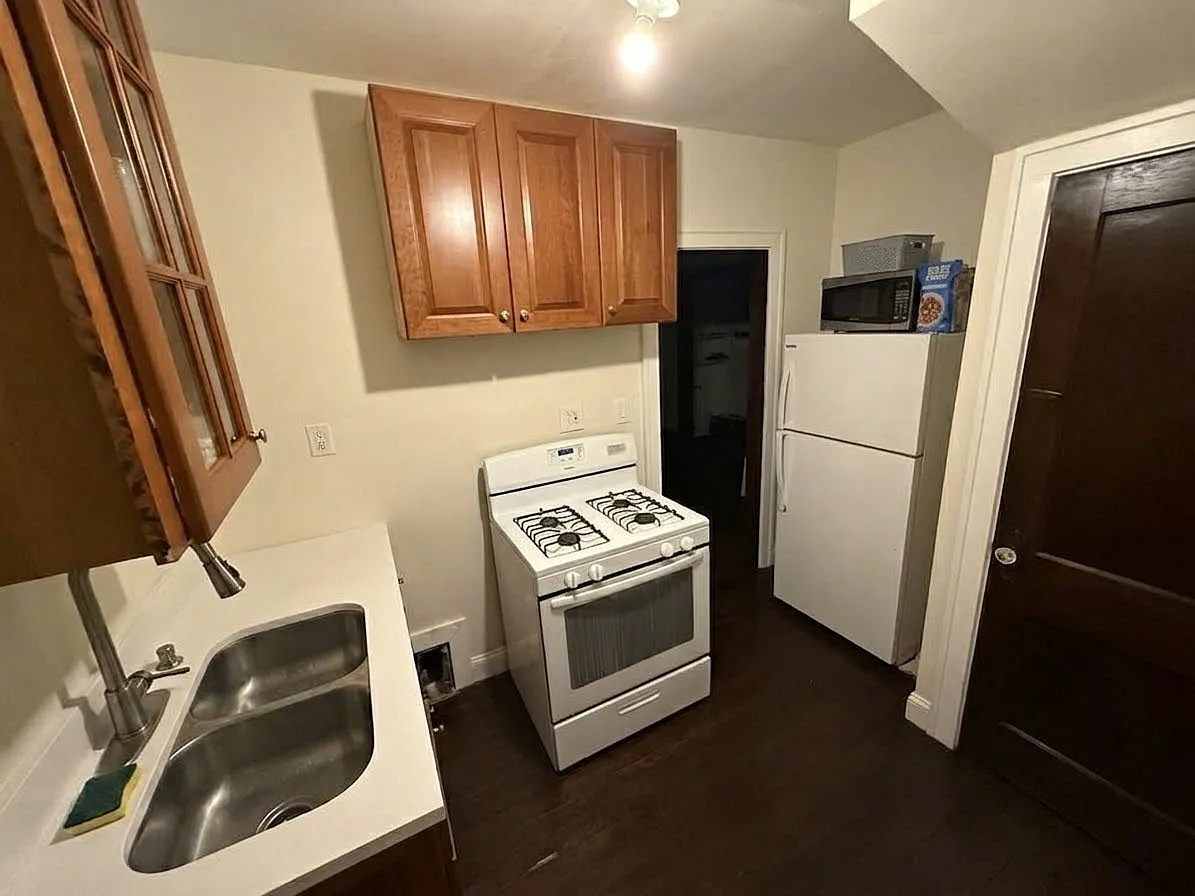 2 bed, 1300 sqft, $2,500 — Photo 2