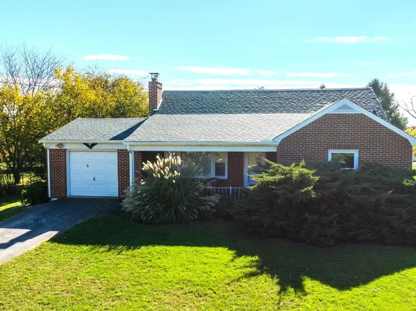 5 Southview Dr, York, PA 17402