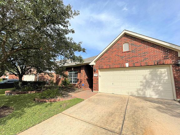 4th image of 12818 Carriage Glen Dr