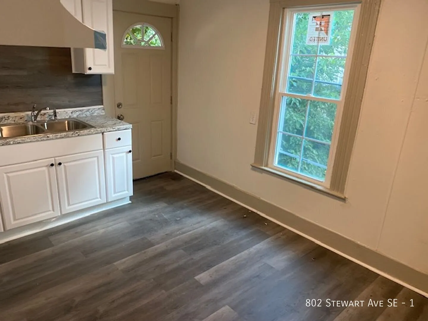 Spacious & Updated 4-Bedroom Apartment in Southeast Roanoke — Photo 2