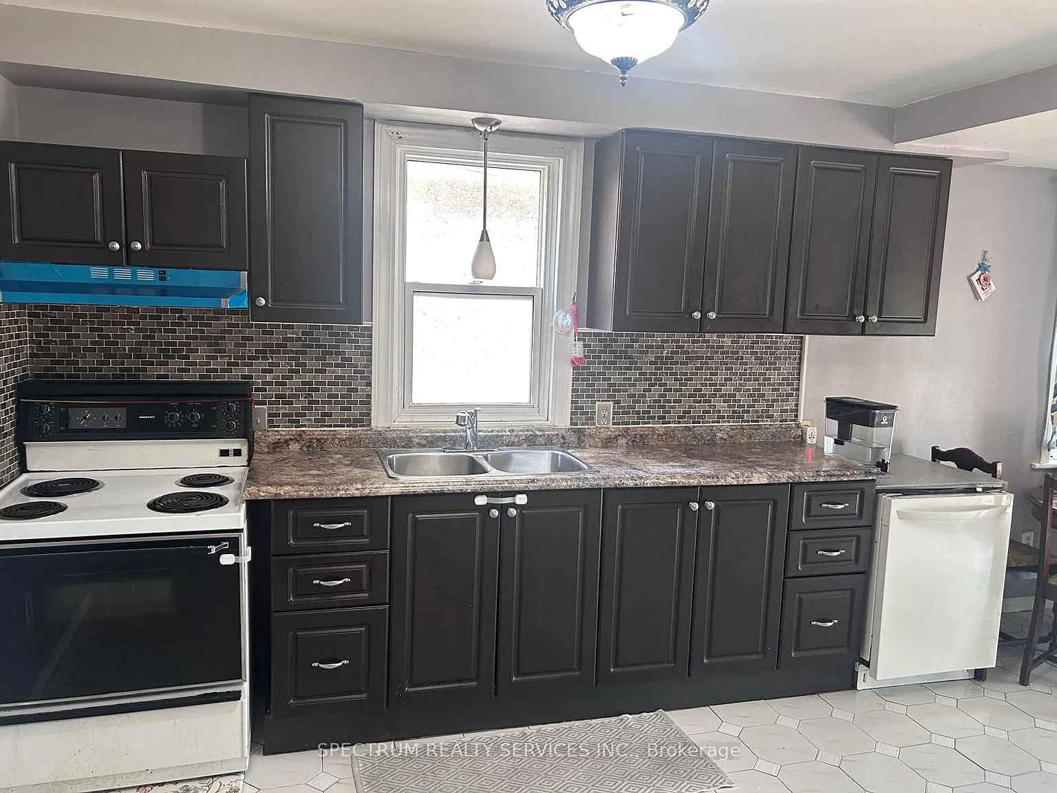 4 bed, $2,300 — Photo 3
